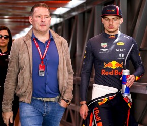 目前的荷兰F1驱动程序Max Verstappen与他的前和F1司机JOS Verstappen。