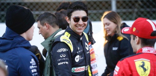 雷诺F1驱动程序Esteban Ocon在赛季赛前在巴塞罗那的前赛季赛季施在围场。