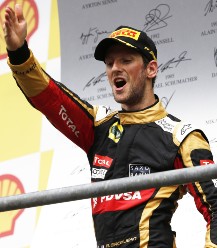 Lotus F1司机Romain Grosjean在2015年比利时大奖赛的第三位在SPA完成后庆祝指挥台。