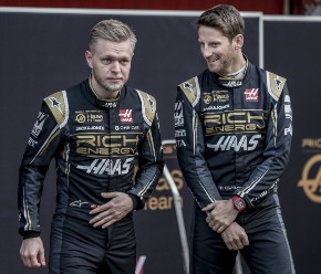 2019年2月，哈斯F1车手凯文·马格努森和队友罗曼·格罗斯让在巴塞罗那进行冬季测试。