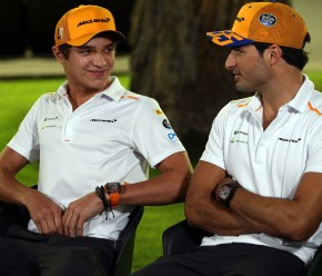 英国F1司机Lando Norris与他的迈凯轮队友，西班牙人Carlos Sainz采访了采访。