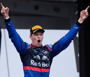 俄罗斯F1车手丹尼尔·克维亚特(Daniil Kvyat)在霍根海姆(Hockenheim)为红牛之队(Toro Rosso)赢得2019年德国大奖赛领奖台。