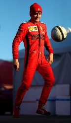 2020年2月，法拉利F1车手查尔斯·勒克莱尔在巴塞罗那的季前测试中展示了他的足球技能。